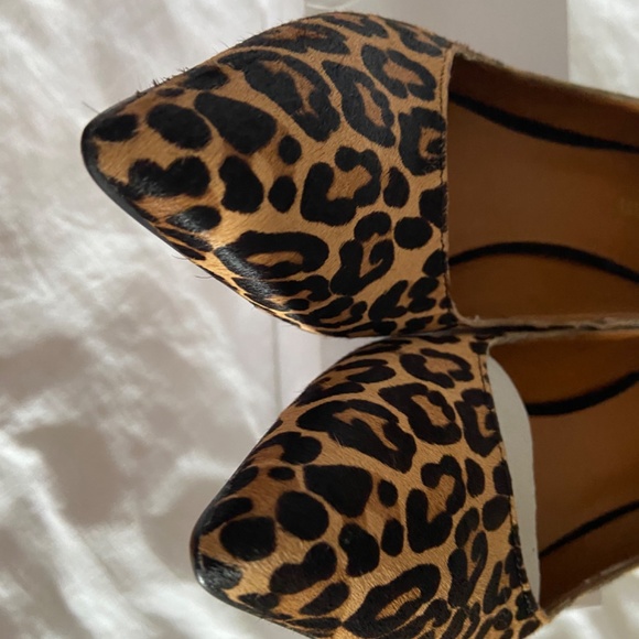 Nine West Leopard Print Heel popular shoe dresses up jeans and anything else!!!! - Picture 3 of 6